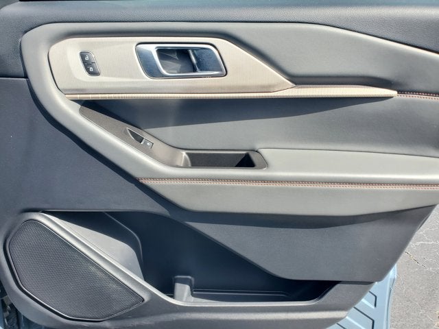 2025 Ford Explorer Active RWD