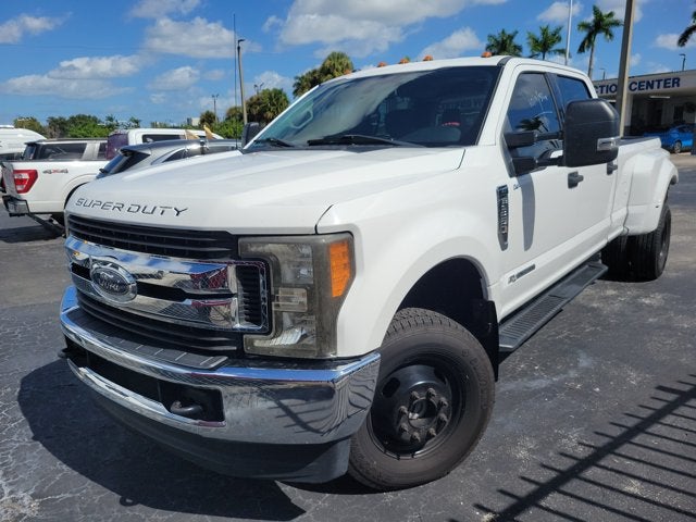 2018 Ford Super Duty F-350 DRW XLT 4WD Crew Cab 8' Box