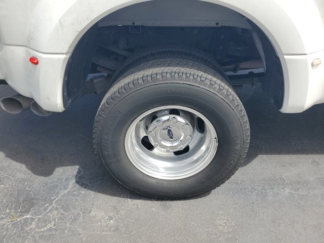 2022 Ford Super Duty F-350 DRW Platinum 4WD Crew Cab 8' Box