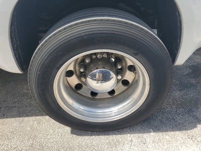 2005 Ford Super Duty F-350 DRW Crew Cab 156 XL 4WD