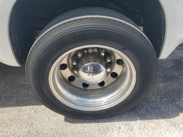 2005 Ford Super Duty F-350 DRW Crew Cab 156 XL 4WD