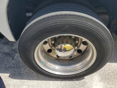 2005 Ford Super Duty F-350 DRW Crew Cab 156 XL 4WD