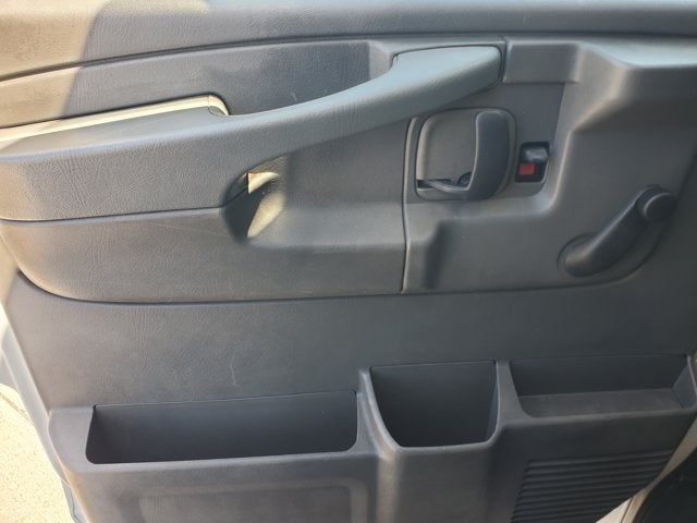 2005 Chevrolet Express Commercial Cutaway 159 WB C7A DRW