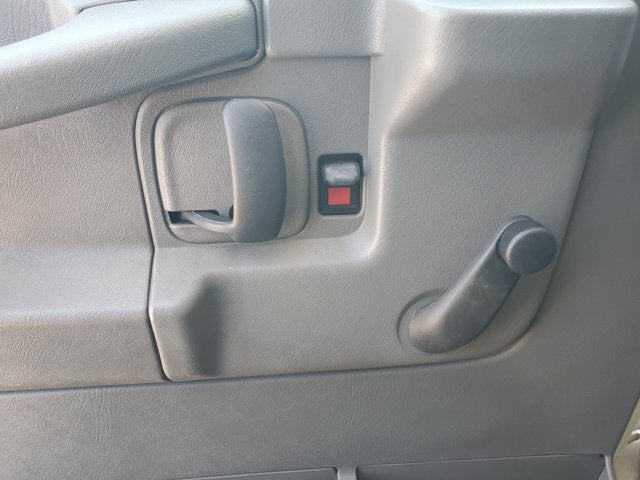 2005 Chevrolet Express Commercial Cutaway 159 WB C7A DRW