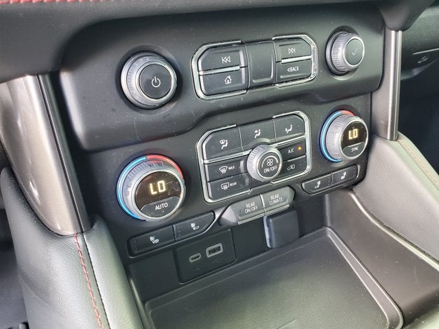 2024 Chevrolet Suburban 4WD 4dr RST