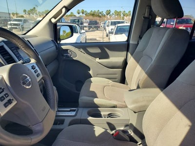 2016 Nissan Frontier 2WD Crew Cab SWB Auto SV