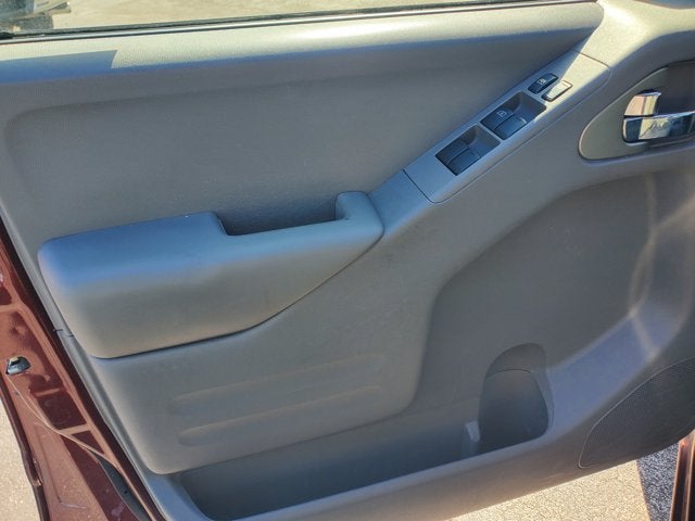 2016 Nissan Frontier 2WD Crew Cab SWB Auto SV