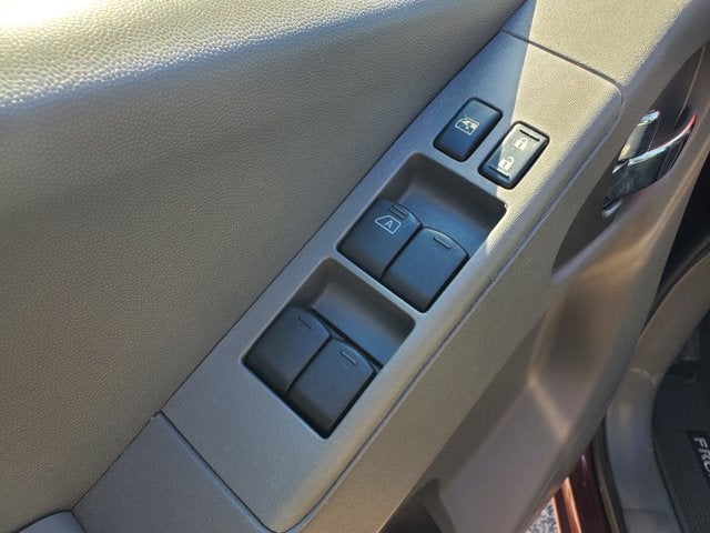 2016 Nissan Frontier 2WD Crew Cab SWB Auto SV