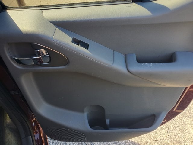 2016 Nissan Frontier 2WD Crew Cab SWB Auto SV