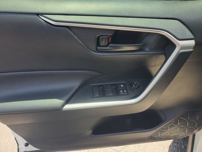 2020 Toyota RAV4 LE FWD (Natl)