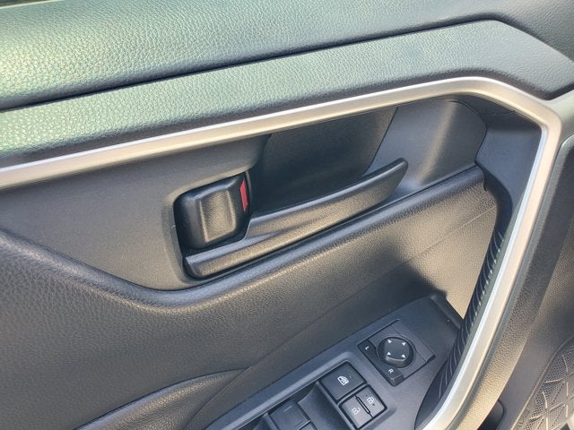 2020 Toyota RAV4 LE FWD (Natl)