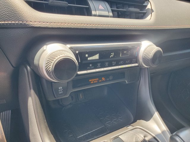 2020 Toyota RAV4 LE FWD (Natl)