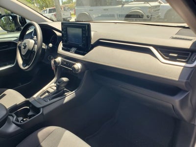 2020 Toyota RAV4 LE FWD (Natl)