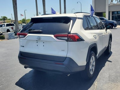 2020 Toyota RAV4 LE FWD (Natl)