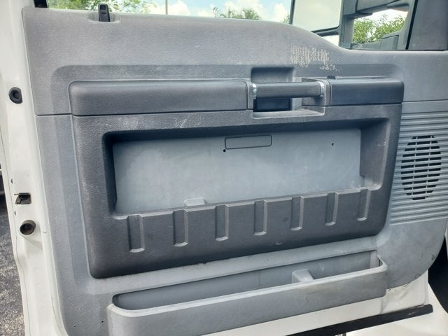 2011 Ford Super Duty F-650 Straight Frame XLT