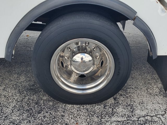 2011 Ford Super Duty F-650 Straight Frame XLT