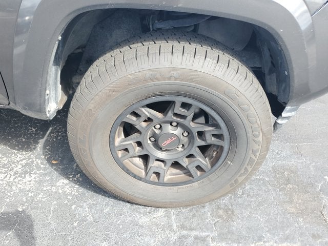 2017 Toyota Tacoma TRD Sport Double Cab 5' Bed V6 4x2 AT (Natl)