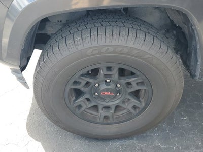 2017 Toyota Tacoma TRD Sport Double Cab 5' Bed V6 4x2 AT (Natl)