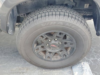 2017 Toyota Tacoma TRD Sport Double Cab 5' Bed V6 4x2 AT (Natl)