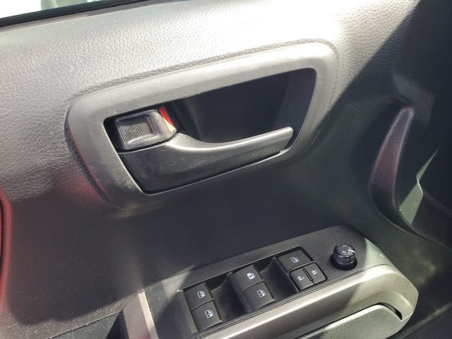 2022 Toyota Tacoma 2WD SR5 Double Cab 5' Bed V6 AT (Natl)