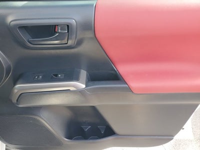 2022 Toyota Tacoma 2WD SR5 Double Cab 5' Bed V6 AT (Natl)