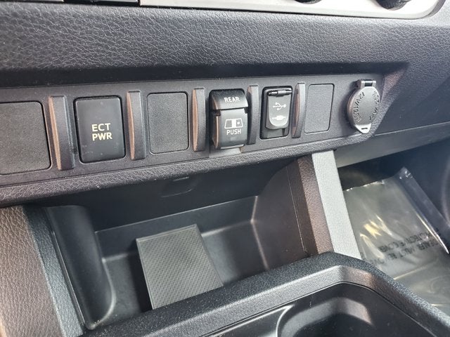 2018 Toyota Tacoma SR5 Double Cab 5' Bed V6 4x2 AT (Natl)