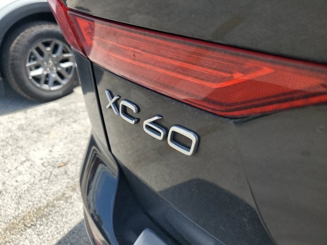 2022 Volvo XC60 B5 FWD Momentum