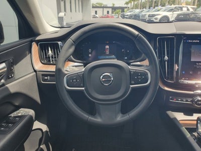 2022 Volvo XC60 B5 FWD Momentum