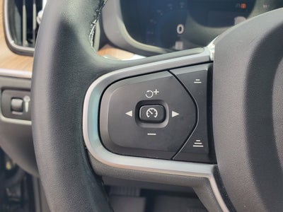 2022 Volvo XC60 B5 FWD Momentum