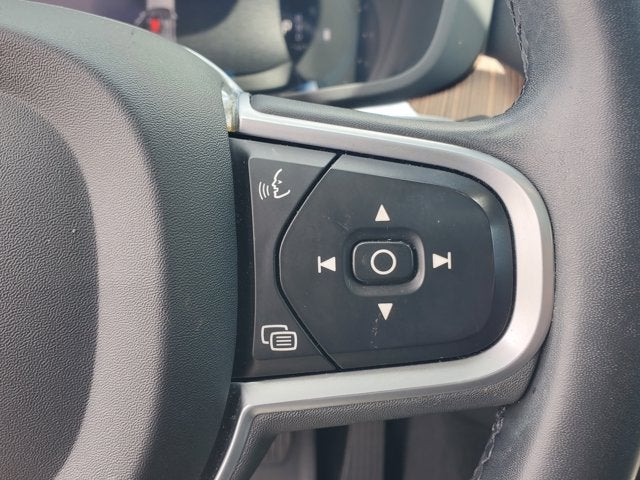 2022 Volvo XC60 B5 FWD Momentum