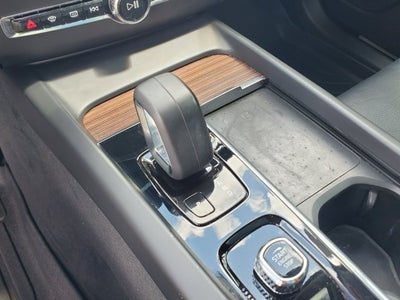2022 Volvo XC60 B5 FWD Momentum
