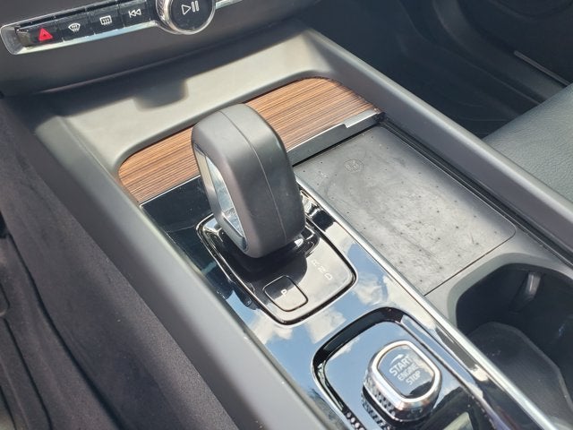 2022 Volvo XC60 B5 FWD Momentum