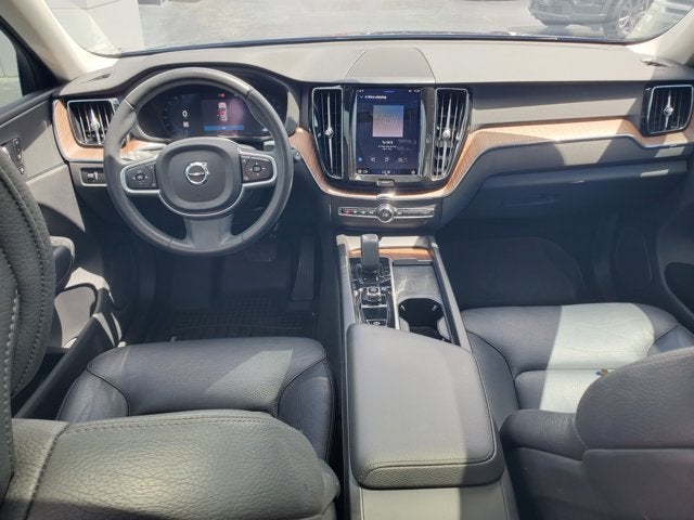 2022 Volvo XC60 B5 FWD Momentum