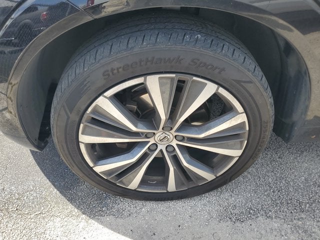 2022 Volvo XC60 B5 FWD Momentum