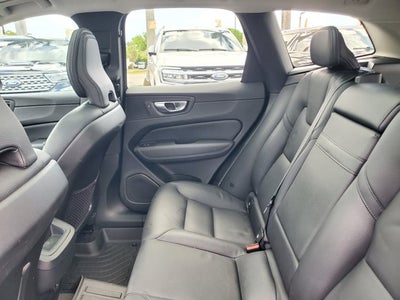 2022 Volvo XC60 B5 FWD Momentum