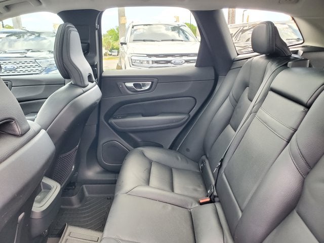 2022 Volvo XC60 B5 FWD Momentum