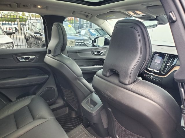 2022 Volvo XC60 B5 FWD Momentum