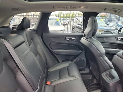 2022 Volvo XC60 B5 FWD Momentum