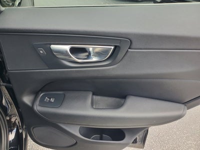 2022 Volvo XC60 B5 FWD Momentum