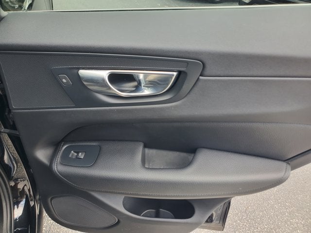 2022 Volvo XC60 B5 FWD Momentum