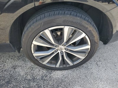 2022 Volvo XC60 B5 FWD Momentum