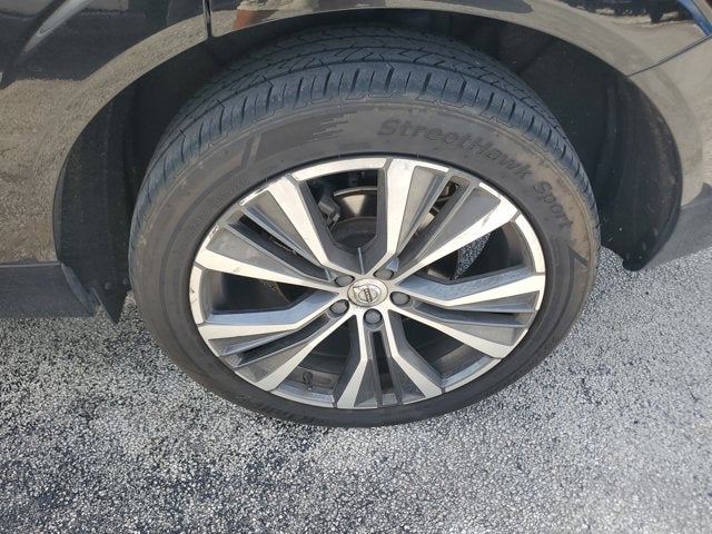 2022 Volvo XC60 B5 FWD Momentum